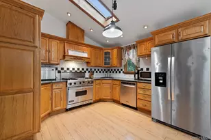 824 Lincoln Ave, Bohemia, NY 11716 - Photo 7