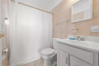 8218 258th Street, Floral Park, NY 11004 - Photo 7