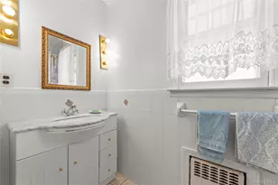 82-18 258th St, Floral Park, NY 11004 - Photo 11