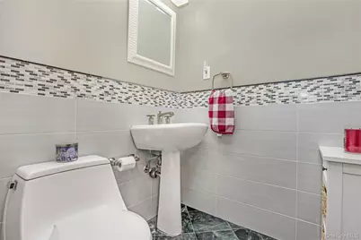 120 Neptune Place, Massapequa, NY 11758 - Photo 19