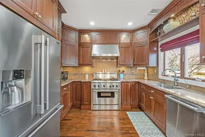 120 Neptune Place, Massapequa, NY 11758 - Photo 15