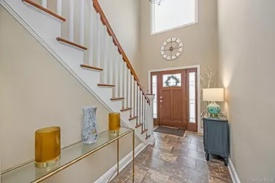 120 Neptune Place, Massapequa, NY 11758 - Photo 3