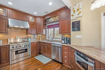 120 Neptune Place, Massapequa, NY 11758 - Photo 17