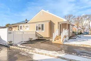 265 S 4th St, Lindenhurst, NY 11757 - Photo 15