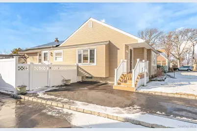 265 S 4th Street, Lindenhurst, NY 11757 - Photo 23