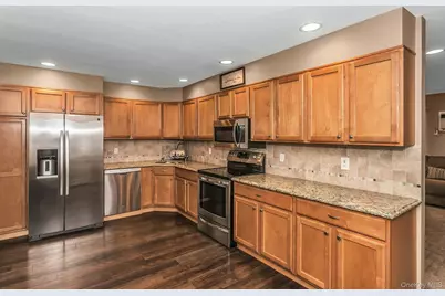 9 Blanche Street Street, Plainview, NY 11803 - Photo 3