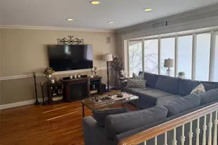 53 Page Dr, Hicksville, NY 11801 - Photo 3