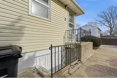 92 Apple Street, Brentwood, NY 11717 - Photo 27