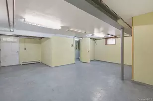 92 Apple St, Brentwood, NY 11717 - Photo 17