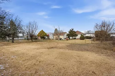 92 Apple Street, Brentwood, NY 11717 - Photo 23