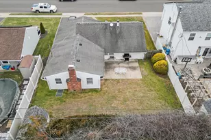 17 Wilson Ln, Bethpage, NY 11714 - Photo 7