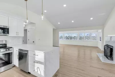 33 Oceanview Road, Hampton Bays, NY 11946 - Photo 5