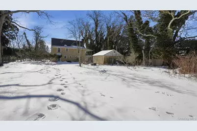 256 E Main Street, Westhampton Beach, NY 11978 - Photo 19