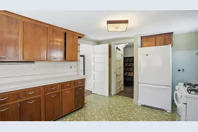 256 E Main Street, Westhampton Beach, NY 11978 - Photo 7