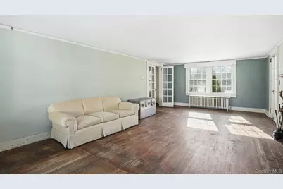 256 E Main Street, Westhampton Beach, NY 11978 - Photo 5