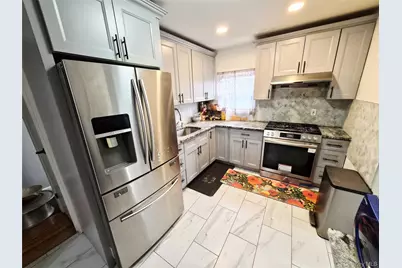 225 E Mineola Avenue, Valley Stream, NY 11580 - Photo 7