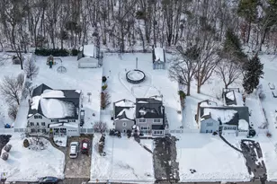 132 Gladstone Ave, West Islip, NY 11795 - Photo 5