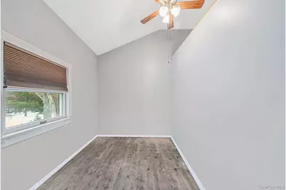 132 Gladstone Avenue, West Islip, NY 11795 - Photo 33