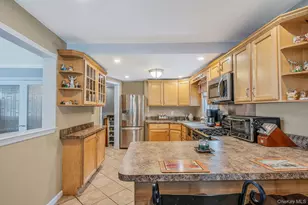 132 Gladstone Ave, West Islip, NY 11795 - Photo 21