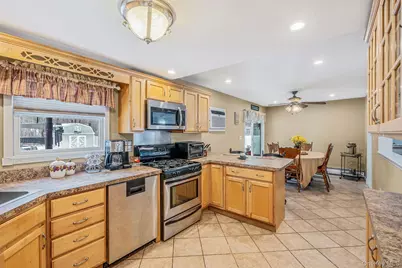 132 Gladstone Avenue, West Islip, NY 11795 - Photo 23