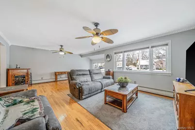 132 Gladstone Avenue, West Islip, NY 11795 - Photo 15