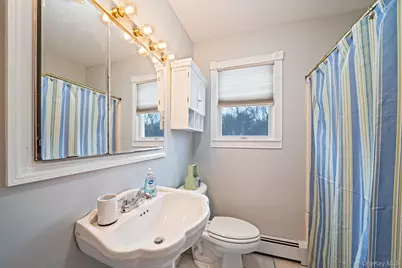 132 Gladstone Avenue, West Islip, NY 11795 - Photo 35