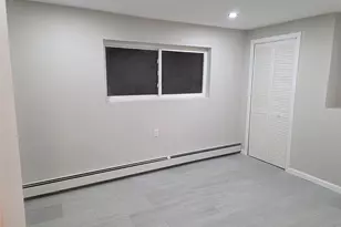 8 Holly Ct, North Babylon, NY 11703 - Photo 5