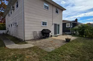 715 McCall Ave, West Islip, NY 11795 - Photo 25