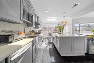 98 Birchwood Park Dr, Jericho, NY 11753 - Photo 13