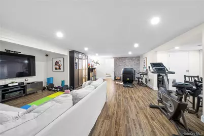 98 Birchwood Park Drive, Jericho, NY 11753 - Photo 33