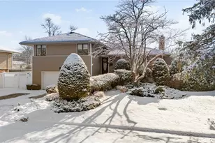 98 Birchwood Park Dr, Jericho, NY 11753 - Photo 3