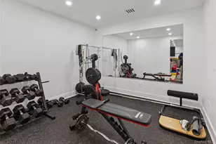 24 Chestnut Ln, Woodbury, NY 11797 - Photo 23