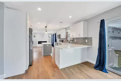 42 Volta Drive, Deer Park, NY 11729 - Photo 5