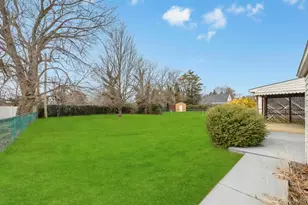 10 Grape Ln, Hicksville, NY 11801 - Photo 23