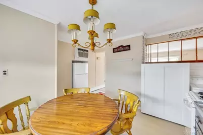 10 Grape Lane, Hicksville, NY 11801 - Photo 5