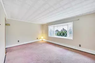 10 Grape Ln, Hicksville, NY 11801 - Photo 7