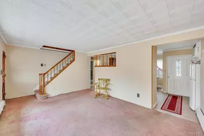 10 Grape Lane, Hicksville, NY 11801 - Photo 9