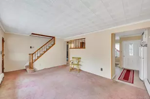 10 Grape Ln, Hicksville, NY 11801 - Photo 9