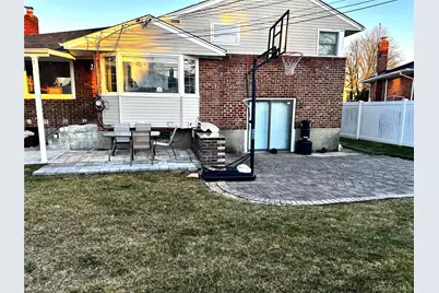 310 Southwood Circle, Syosset, NY 11791 - Photo 25