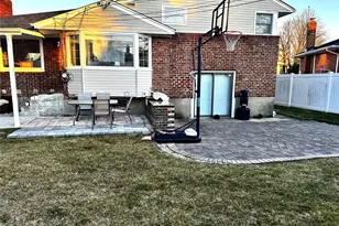 310 Southwood Cir, Syosset, NY 11791 - Photo 25