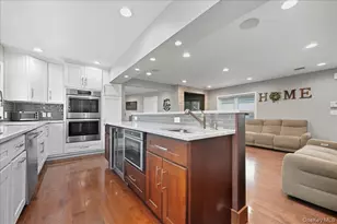 3 Neptune Pl, Massapequa, NY 11758 - Photo 13