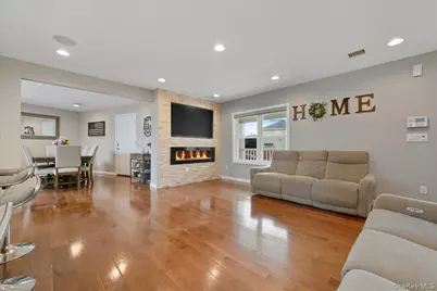 3 Neptune Place, Massapequa, NY 11758 - Photo 5