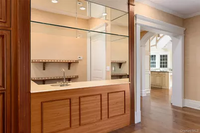 63 Premium Point, New Rochelle, NY 10801 - Photo 11