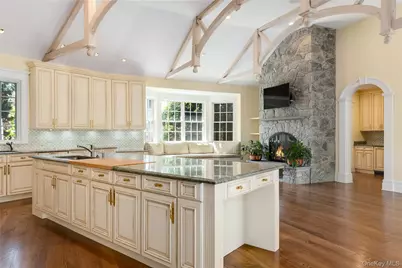 63 Premium Point, New Rochelle, NY 10801 - Photo 9