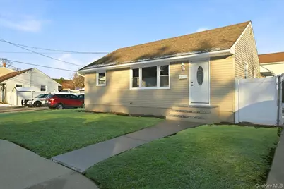 70 Nevada Street, Hicksville, NY 11801 - Photo 31