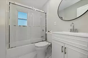 70 Nevada St, Hicksville, NY 11801 - Photo 17