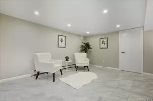 70 Nevada St, Hicksville, NY 11801 - Photo 19