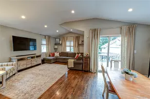 75 Bar Beach Rd, Port Washington, NY 11050 - Photo 11
