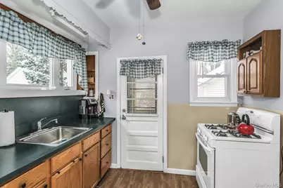 9 Belmont Avenue, Floral Park, NY 11001 - Photo 9