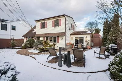 16 Dahlia Lane, Wantagh, NY 11793 - Photo 21